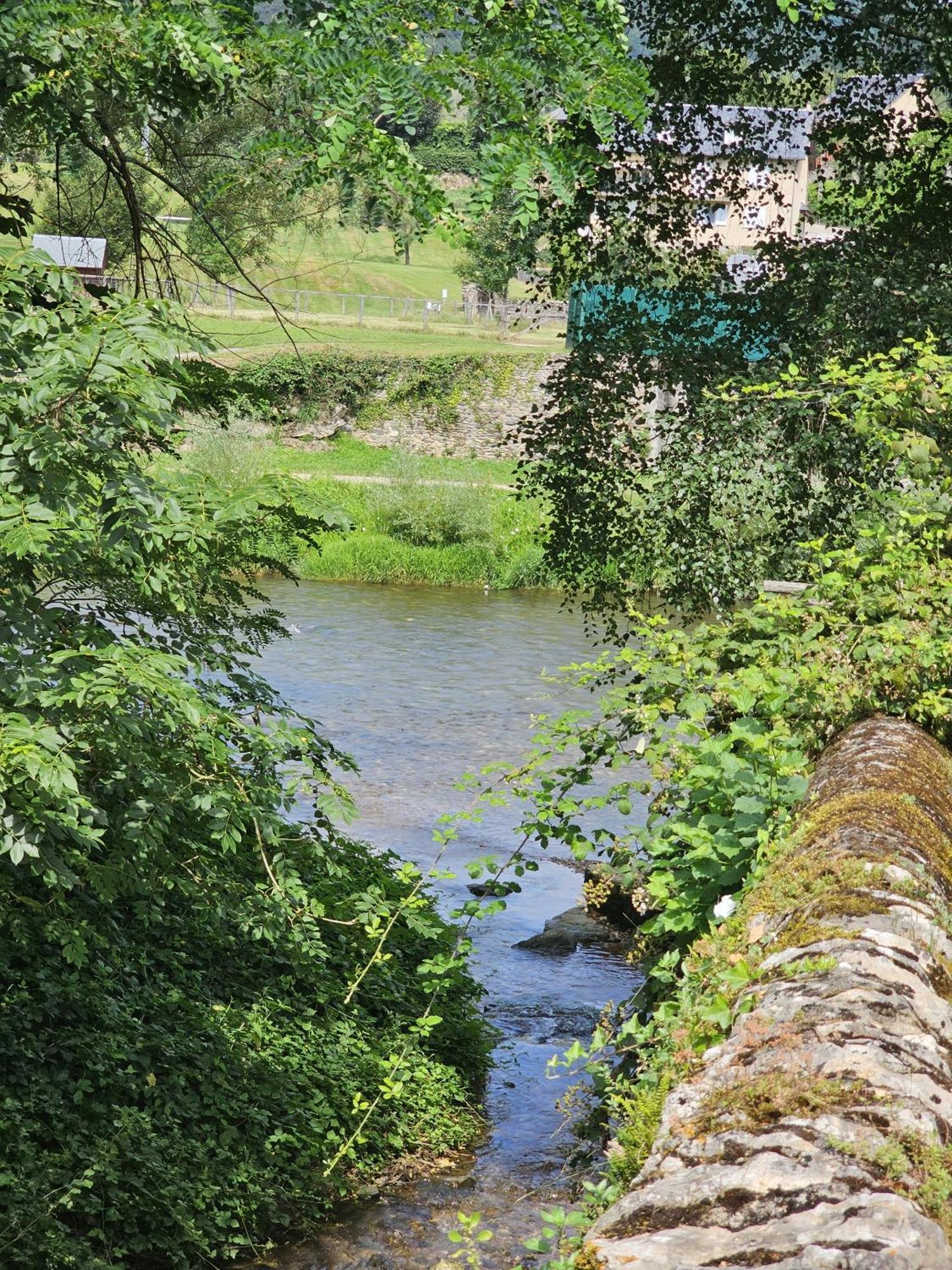 Riverrun Saint-Geniez-d'Olt Exterior foto